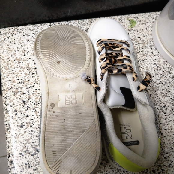 Shoes - Picture 6 of 7